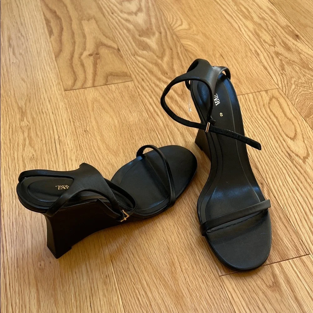 Zara SZ 40/9, black ankle strap wedge sandals .